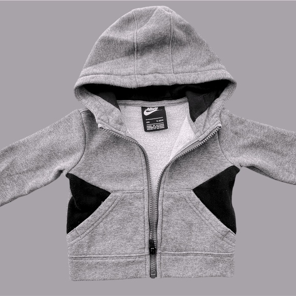NIKE 2-Piece 12 Month Gray/Black Hooded Fleece Set for Boys | Preowned - Picture 5 of 11